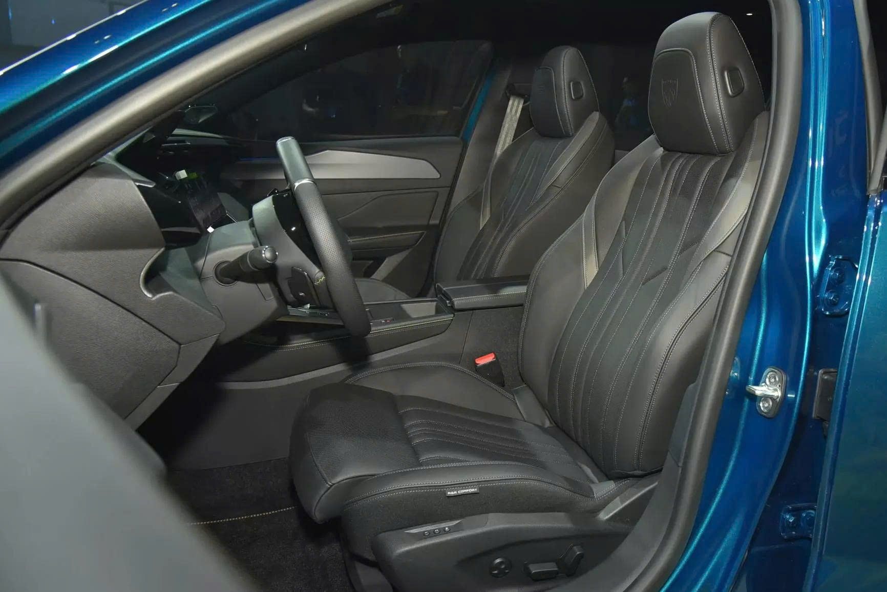 Nội thất Peugeot 408 Sport Edition